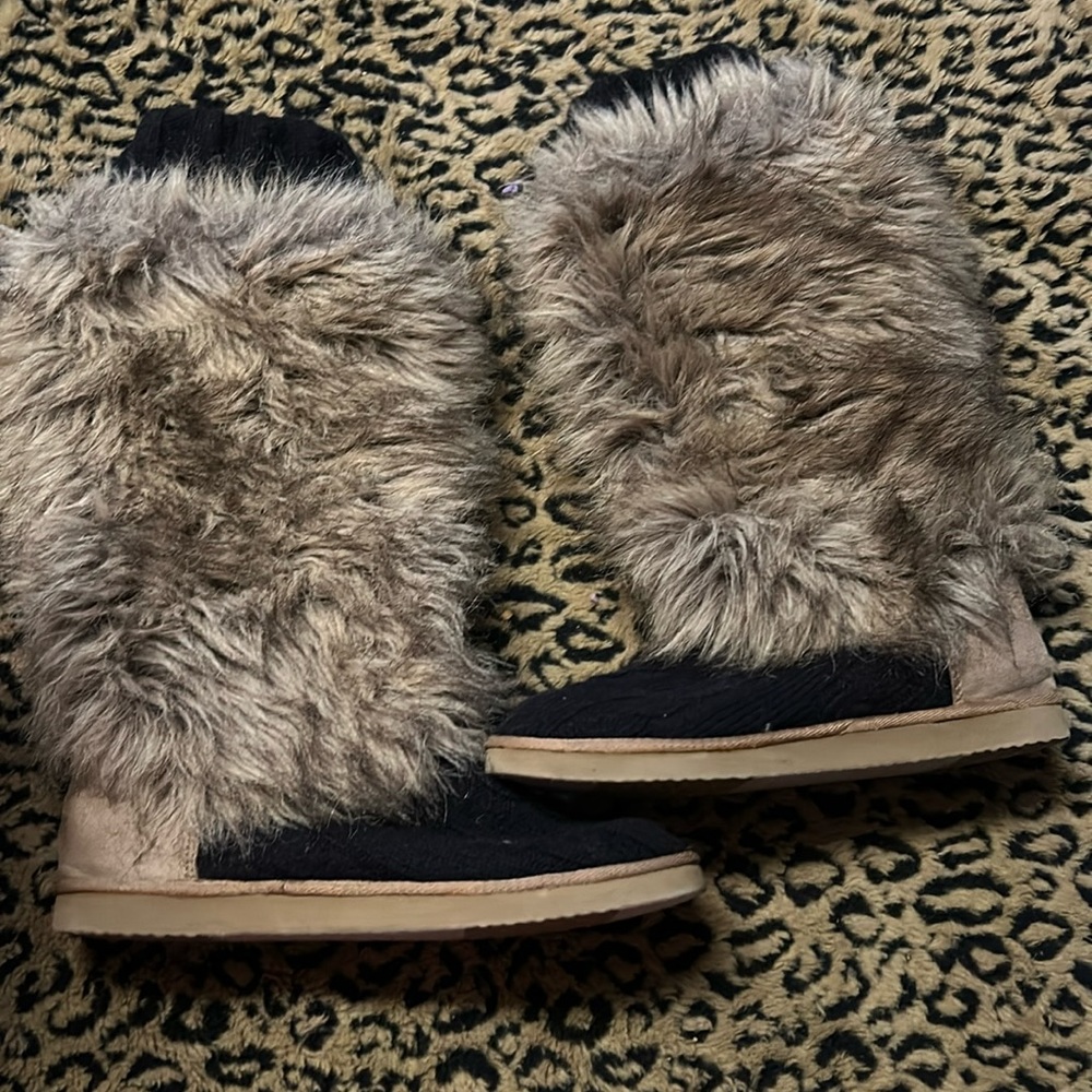 Pink Victoria’s Secret boots